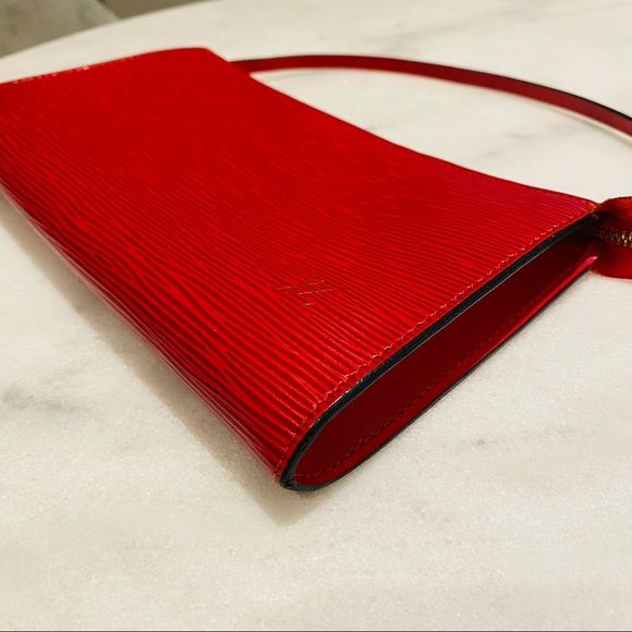 Louis Vuitton Epi Pochette - Picture 2 of 6